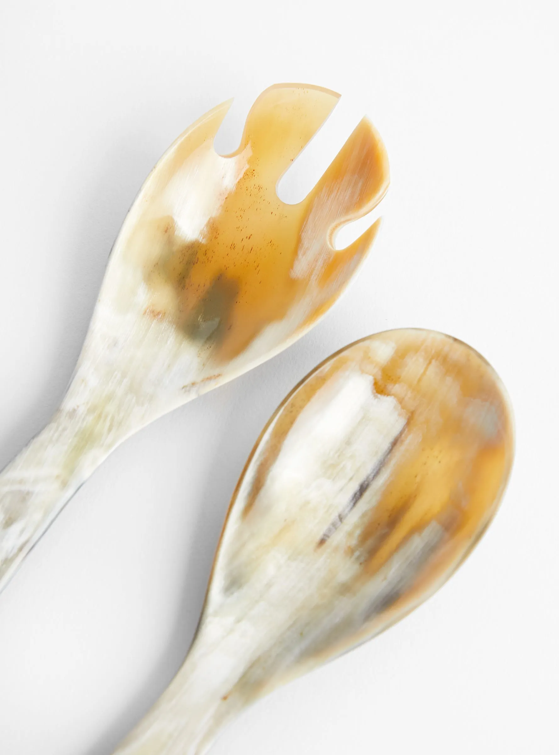 Long cutlery in marbled black horn